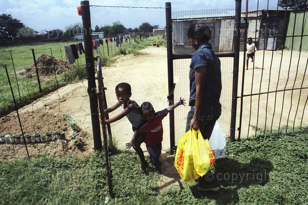 bela44 SOUTH AFRICA/ Bela Bela/ Limpopo/ Sophie Mabokela aids activist and PWA ( person living with aids) makes a visit to her home where she supports her two children and her extended family ,March 2004

photo © paul weinberg