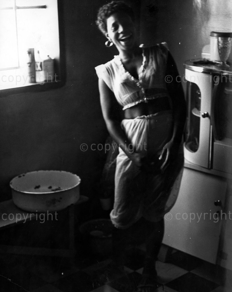 DM2001040215:SAED:SOCIAL:SOCIAL:AUG1960 - Real High-Life Dolls - Mumsie Mthombeni entertains quite often. What beautiful girls! They are all models. And apart from all being stage and recording stars, they have another thing in common: They're all unmarried. (Photographs by Peter Magubane © Baileys Archives) 