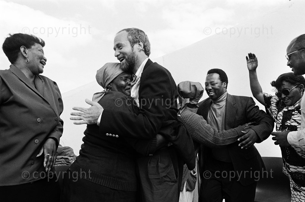 Minister of Land Affairs Derek Hanekom with Premier Mannie Depiko of the Northern Cape and members of the Riemvasmaak community, celebrating their return to the land from which they were forcibly removed under apartheid