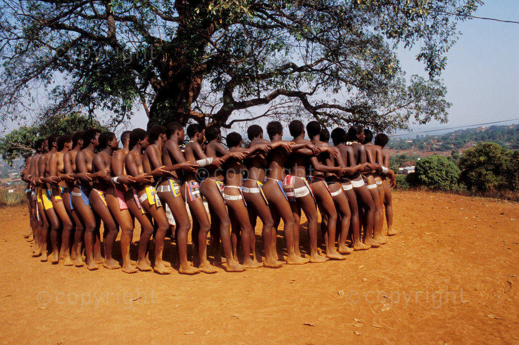 Young maidens do the domba dance, coming of age dance,Thoyandou, september 2005