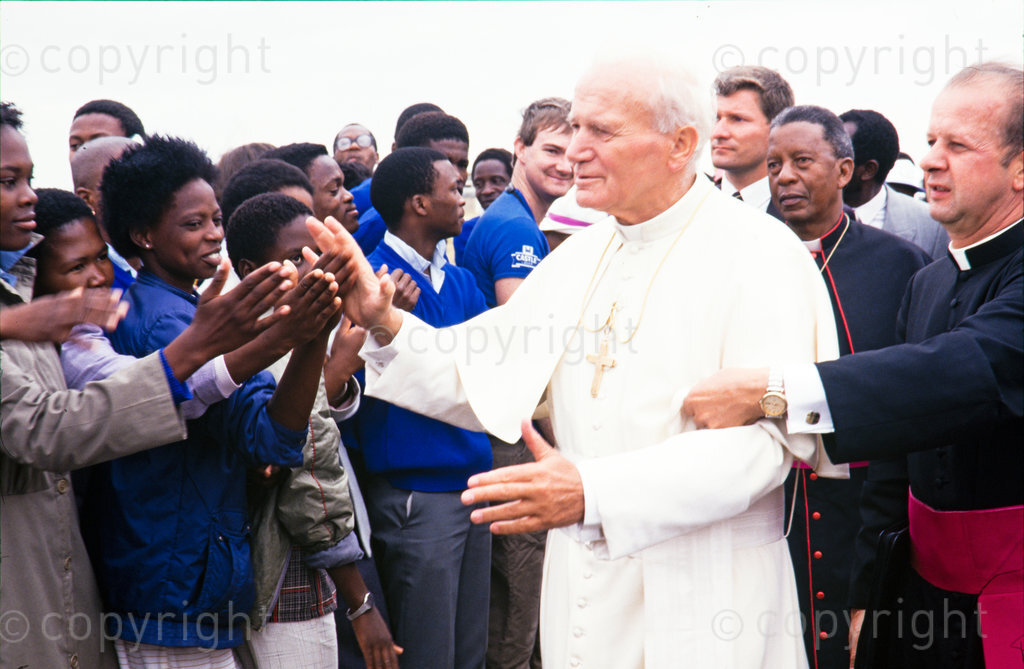 [No data supplied]

Papal visit to Southern Africa

Pope John Paul II's visit to Botawana and Swaziland

1988/09/13 - 1988/09/14