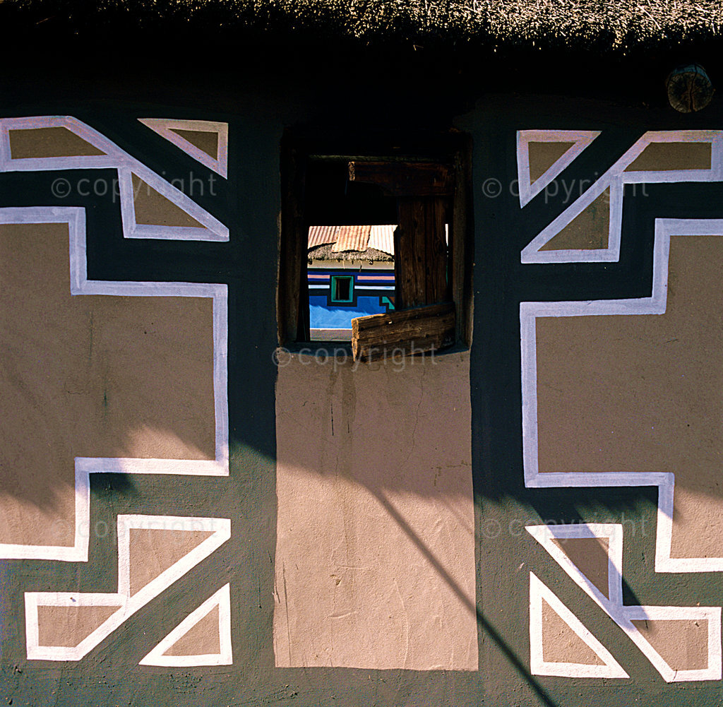 Back wall detail by Dorah Sibanyoni of Ouvalskraal farm, Bronkhorstspruit district.