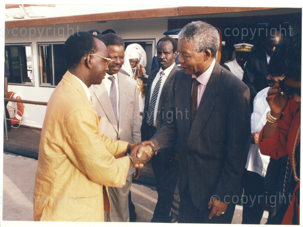 Senegal, 19920601. PHOTO: ANC Archives.

Nelson Mandela (right) is seen greeting an unidentified man (left) during his visit to Senegal in June 1992.