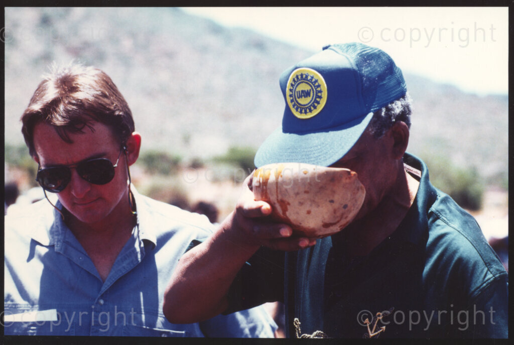 Maila Mapitsane village , Sekhukhuneland, Transvaal, South Africa, 19921130. PHOTO: ANC Archives.

Operation Hunger Regional Director (for the Northern Transvaal), Johann Rissik (left), and the African National Congress President, Nelson Mandela (right) visit the Makua Garden in the Maila Mapitsane village in the Sekhukhuneland region in November 1992.