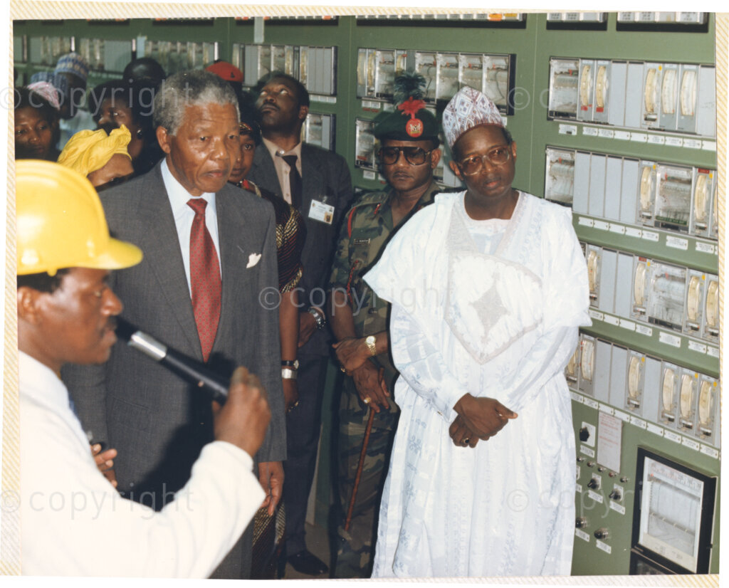 Kaduna Refinery, Kaduna, Kaduna, Nigeria, 19900515. PHOTO: ANC Archives.

Nelson Mandela (center) listens to an unidentified official during his tour of Kaduna Refinery, Nigeria, 15 May 1990.