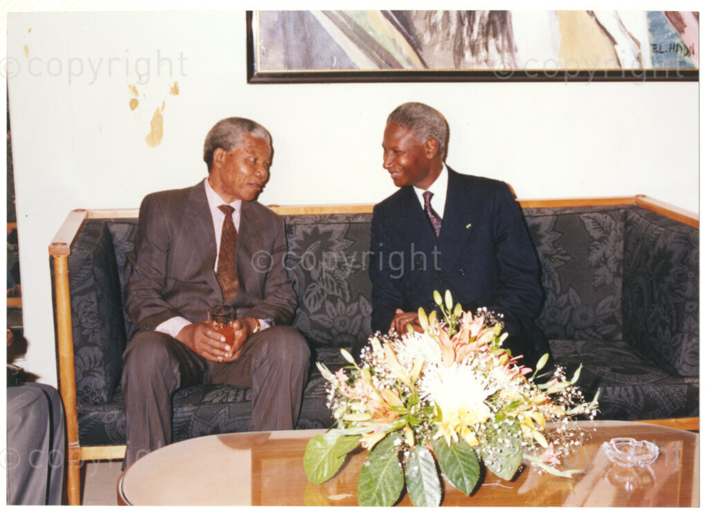 Senegal, 19920601. PHOTO: ANC Archives.

A photo of Nelson Mandela and Senegalese President, Abdou Diouf, during Mandela's visit to Senegal in June 1992.