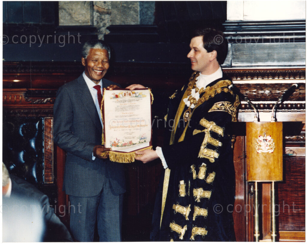 Australia, October 1990. PHOTO: ANC Archives: In 1990, in Australia, Nelson Mandela, (left), Deputy President of the African National Congress, is being awarded with what appears to be an honourary award. This presentation is not specified and no further documentary details are known.  Monday 22 October to Saturday 27 October 1990.