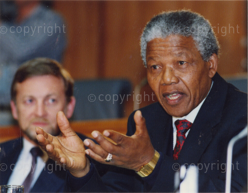 Australia, October 1990. PHOTO: ANC Archives: Nelson Mandela, Deputy President of the African National Congress, meets with politicians, diplomats, dignitaries and ordinary citizens during his 1990 visit to Australia. The people are inspired to meet this international icon. The Aborigines, and human rights activists such as Michael Mansell and Dr Gary Foley, however, feel slighted and disturbed that Mandela never raised their problems nor challenged Prime Minister Bob Hawke about their discriminatory treatment. Monday 22 October to Saturday 27 October 1990.