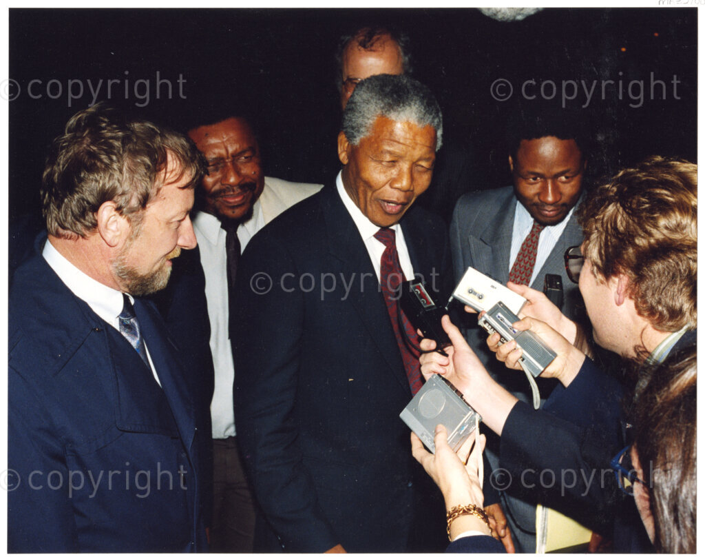 Australia, October 1990. PHOTO: ANC Archives: Nelson Mandela, Deputy President of the African National Congress, and recently released political prisoner of the apartheid government of South Africa, is surrounded by Australians in 1990, who are eager to record his political policies He envisages a free and democratic South AFrica and is resolute to this end. Monday 22 October to Saturday 27 October 1990.