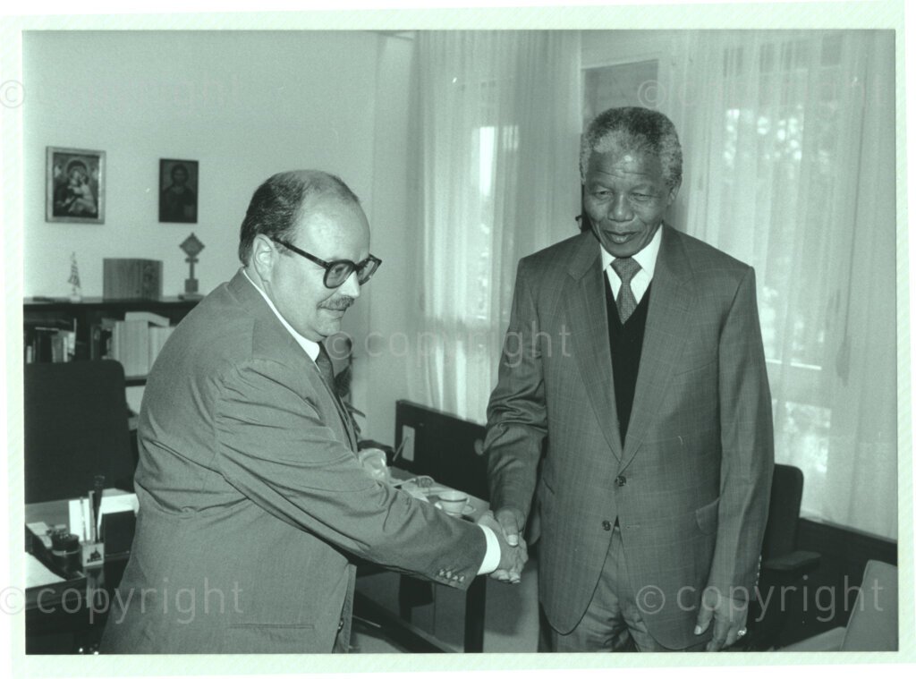 International Reformed Centre John Knox, Geneva, Switzerland, 19900609. PHOTO: ANC Archives.

Recently appointed Deputy President of the African National Congress (ANC) Nelson Mandela (right)greets an unidentified gentleman (left)at the International Reformed Centre John Knox (IRCJK), Geneva, Switzerland, 1990 during Nelson Mandela Mandela's official visit to Switzerland, 4-9 June 1990.