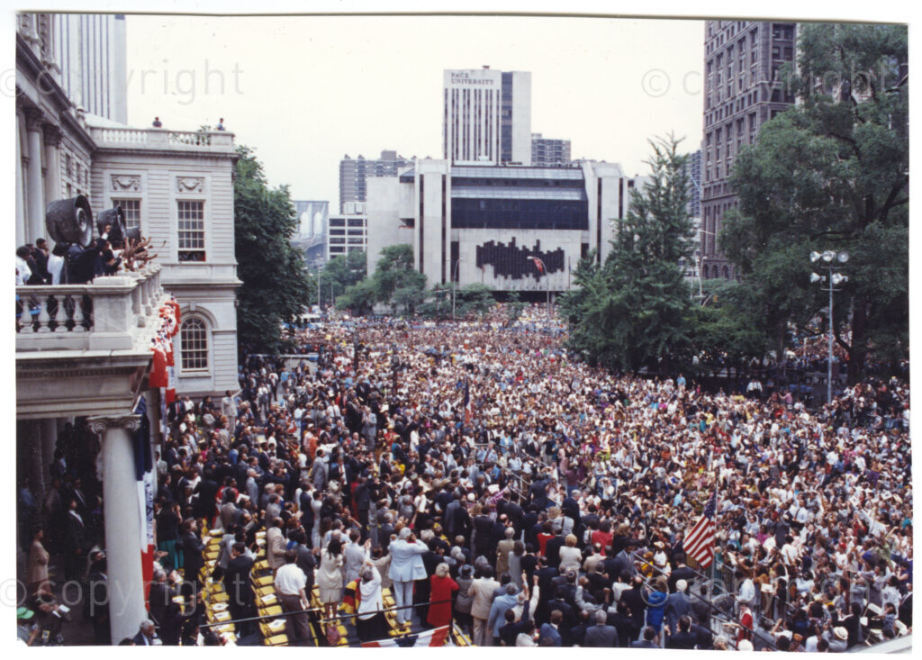 New York, New York State, United States of America, 19900620. PHOTO: ANC Archives.

In June 1990, Nelson and Winnie Mandela visit the city of New York at the start of a 14 nations Freedom Tour. Mandela's reception in the United States is rapturous. Tens of thousands of people turn out to see Mandela along the streets and at the venues where he is billed to speak.