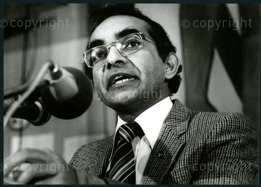 Abdul Minty (director World Campaign against Military and Nuclear Collaboration with SA); Amsterdam, December 1983. Photographer: Allard Blaauboer.