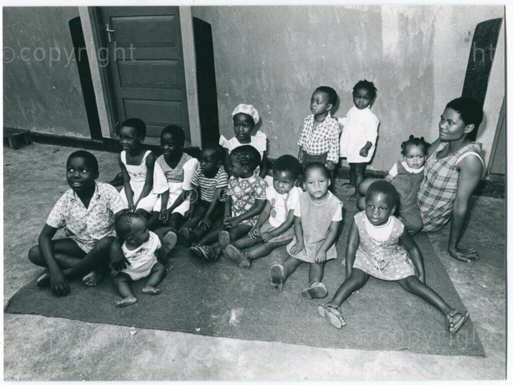 The day care centre of the ANC in Morogoro, Tanzania in 1977: group of children with their mothers/caregivers. Photographer unknown.
