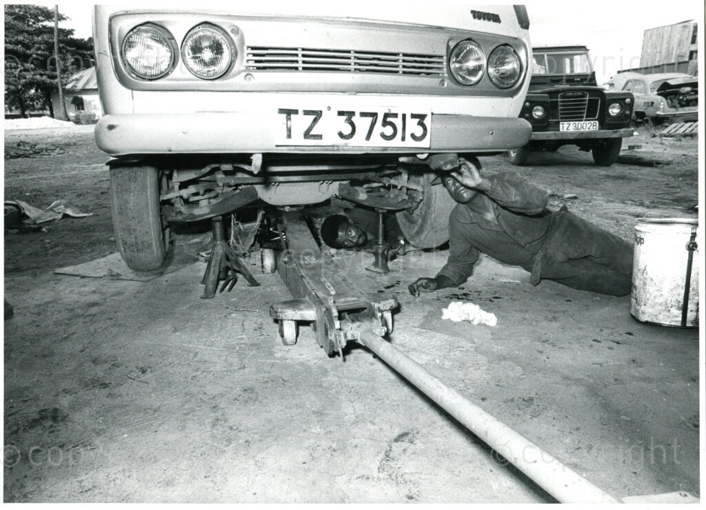 The garage in Mazimbu, Tanzania, late 1980. Photo: Eli Weinberg Photo Lab.