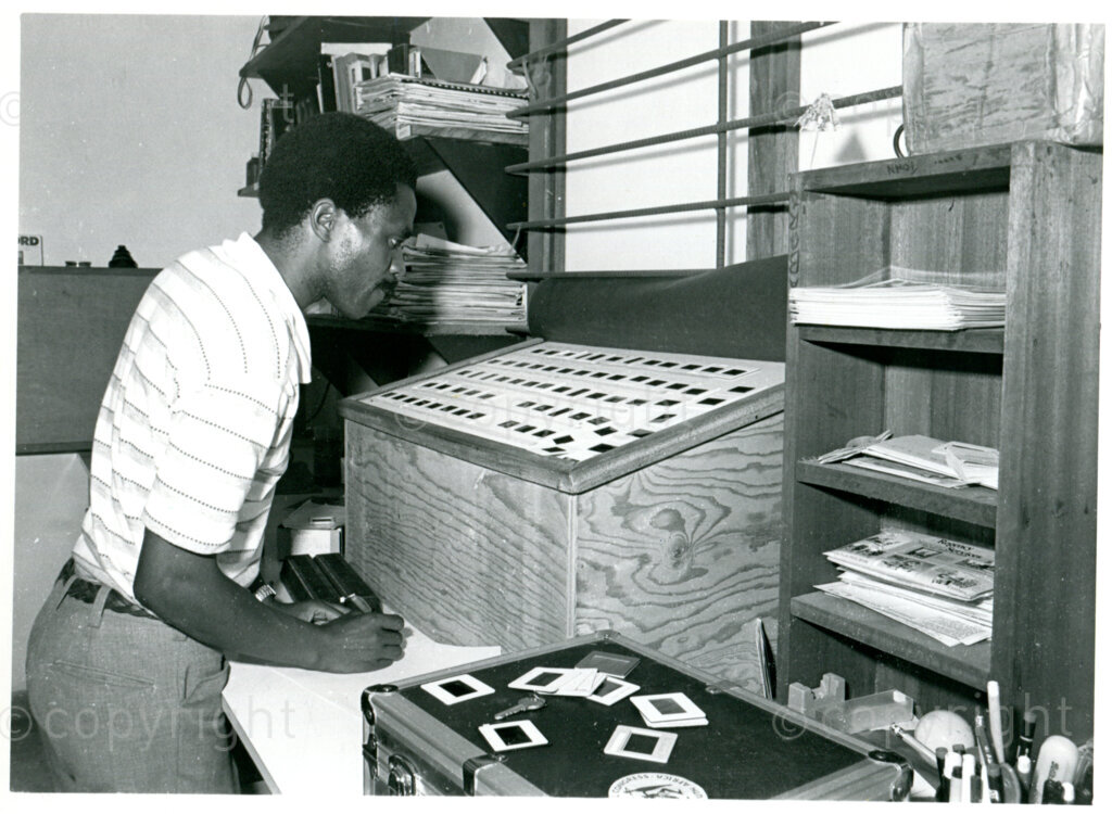 Students being trained in photography at the Eli Weinberg Photo laboratory in Mazimbu, Tanzania, February 1986. Photo: Eli Weinberg Photo Lab.