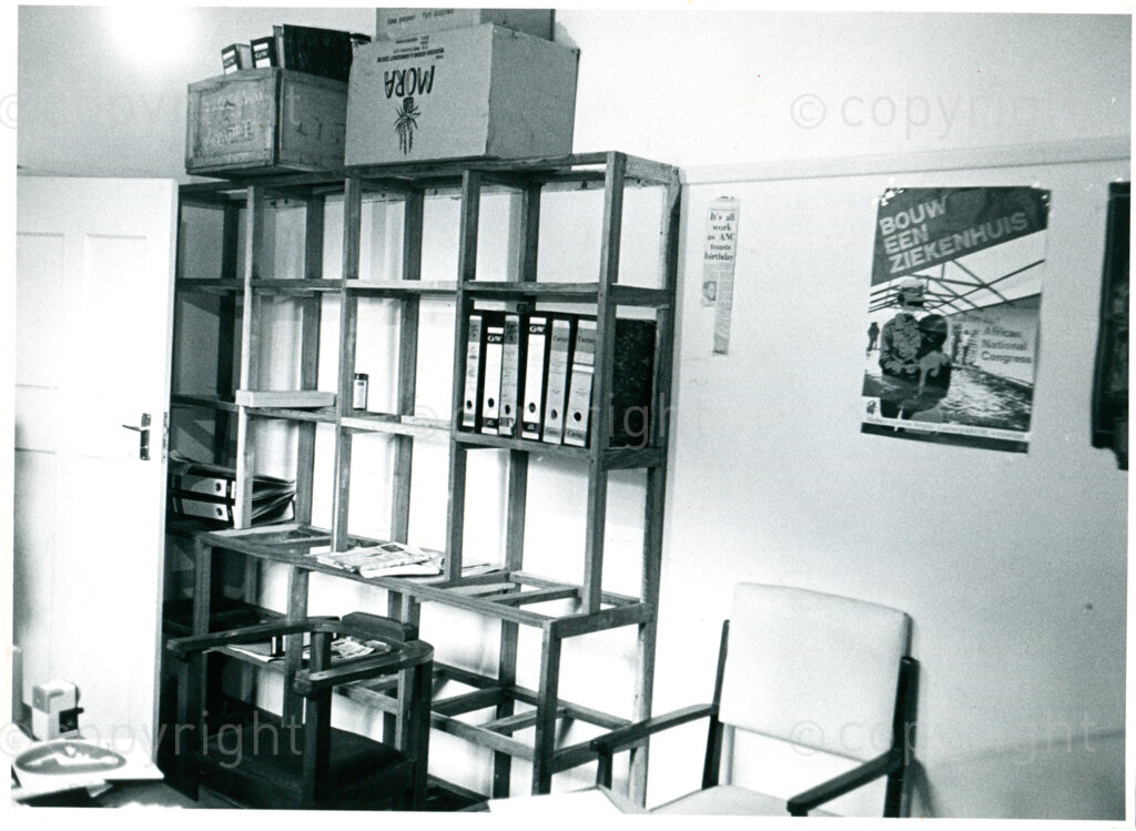 New office of the Department of Education and Health of the ANC being installed; Lusaka, 12 April 1979. Photographer: Rob Duyker