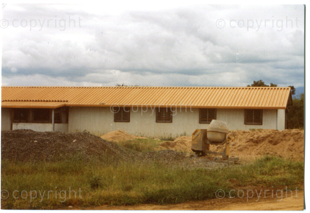 The construction of new houses and buildings in the ANC Development Project Dakawa in Tanzania, probably 1988. Photographer unknown.