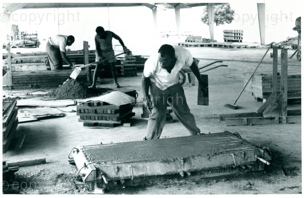 The production of concrete slabs for the houses and other buildings in the ANC Development Centre Dakawa, Tanzania, 1988/89. Photo: Eli Weinberg Photo Lab.