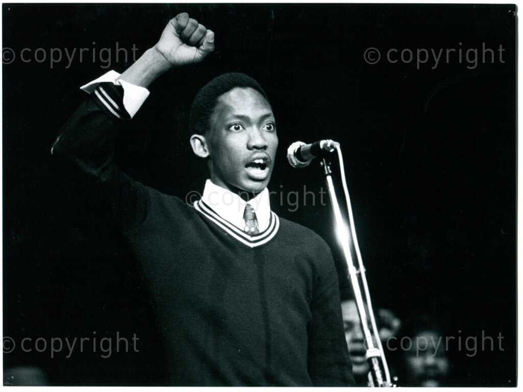 Performance by ANC cultural ensemble AMANDLA in Nijmegen, The Netherlands, December 1983. Photographer: Ron Giling.