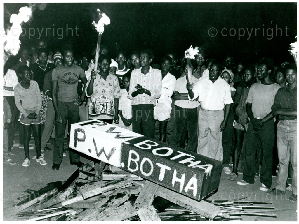 The burning of P.W. Botha's coffin in Mazimbu, Tanzania, 16 December 1983. Photo: Eli Weinberg Photo Lab.