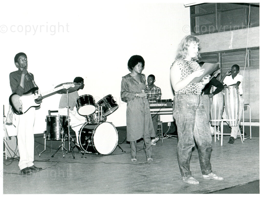 Solidarity week: volunteers from the Netherlands and elsewhere give information on the organization of solidarity work for SOMAFCO; speaker: Dutch volunteer/teacher Wilma Schavemaker; Mazimbu, Tanzania, December 1983. Photo: Eli Weinberg Photo Lab.
