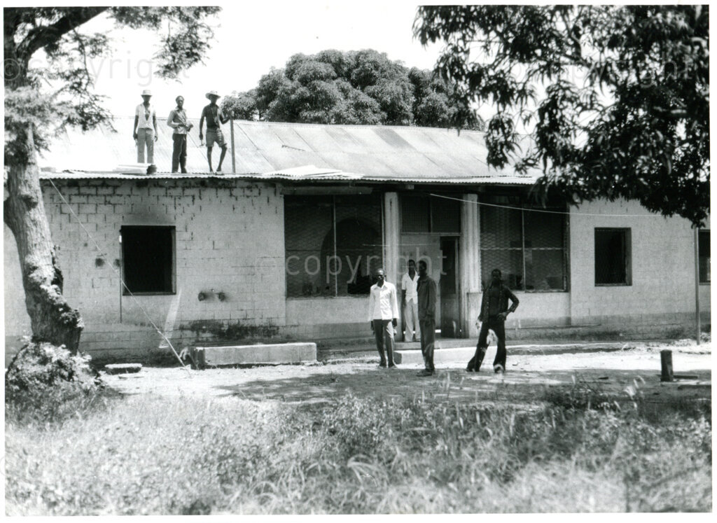 The building of the old nursery and primary schools in Mazimbu, Tanzania, Spring 1981. Photographer: Willem van Harderwijk.