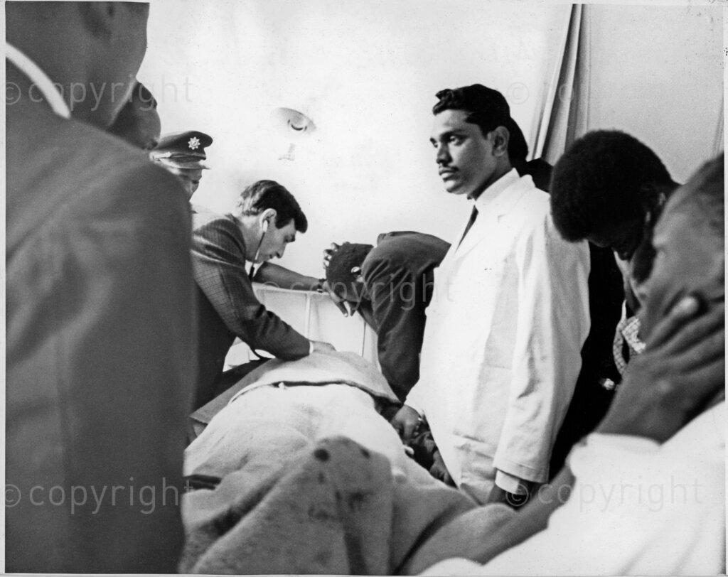 The medical team at Nairobi Hospital can find no signs of life in Tom Mboya.