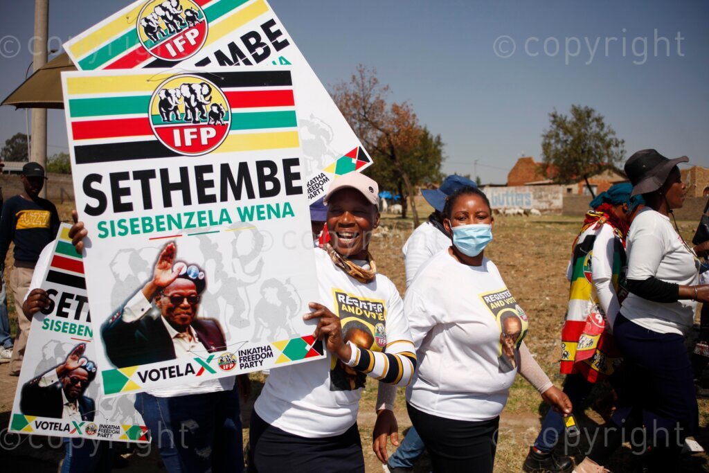 Inkatha Freedom Party (IFP) supporters from Nancefield Hostel in Klipstruit, Soweto, south east of Johannesburg in Gauteng, South Africa wearing their party t-shirts and singing struggle songs after they hanging posters on the street poles around Fred Clark township a day before the local election registration process on 17 Sep 2021. Photo: Oupa Nkosi