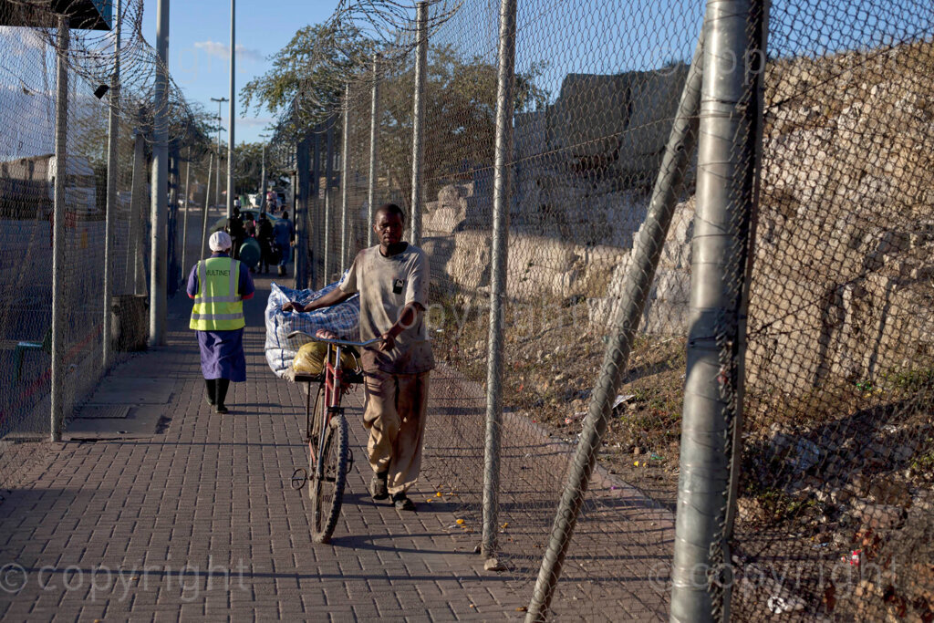 Cross border trading at the Beitbridge border post control in Musina, Limpopo in South Africa between Zimbabwe. 12/07/16 Photo: Oupa Nkosi