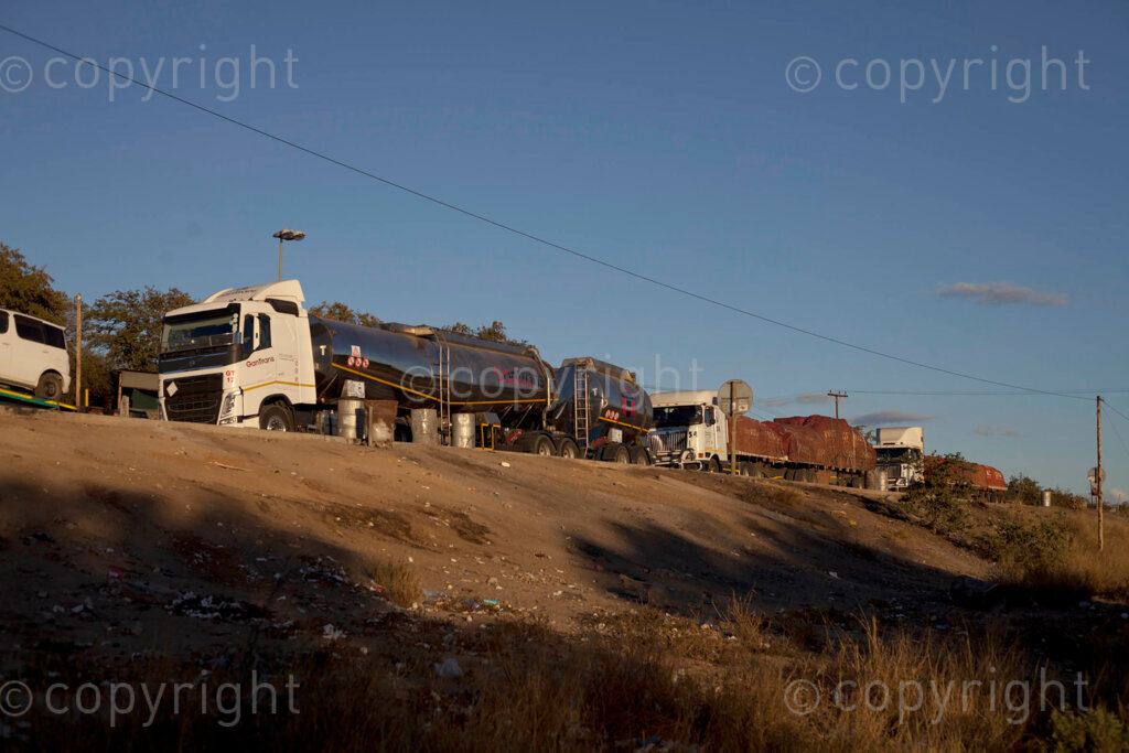 Trucks about to cross the Beitbridge border control to Zimbabwe in Musina, Limpopo in South Africa 12/07/16 Photo: Oupa Nkosi