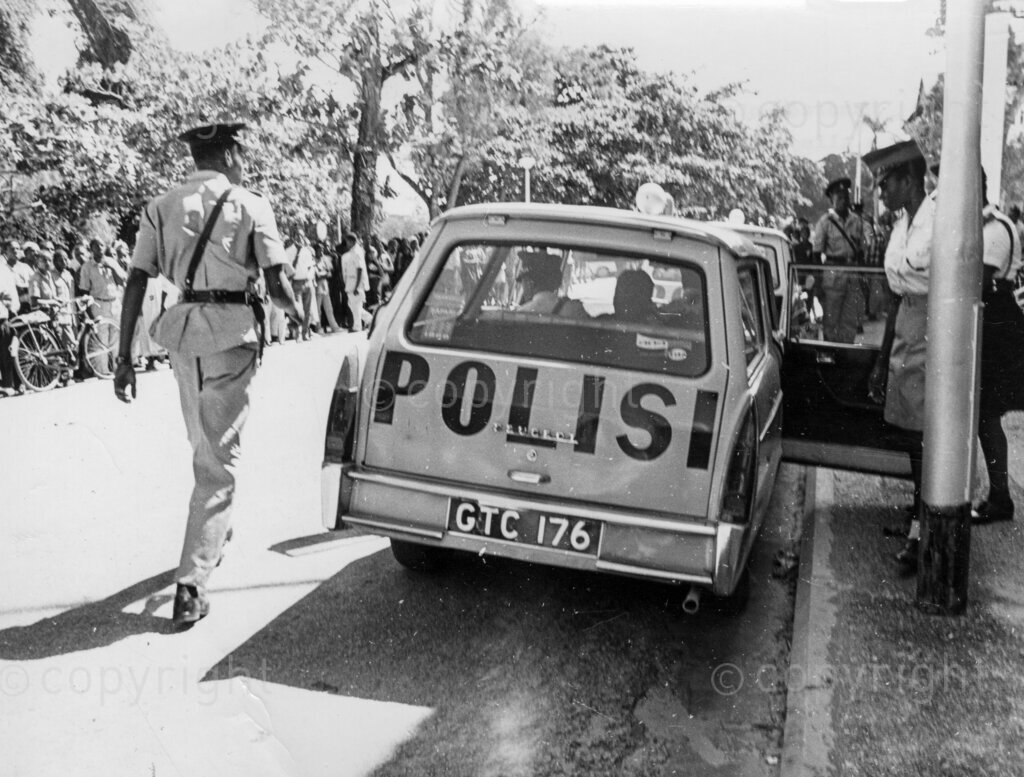 Tanzania Treason Trial – Hundreds of onlookers wait outside the courtroom for a glimpse of the seven accused.