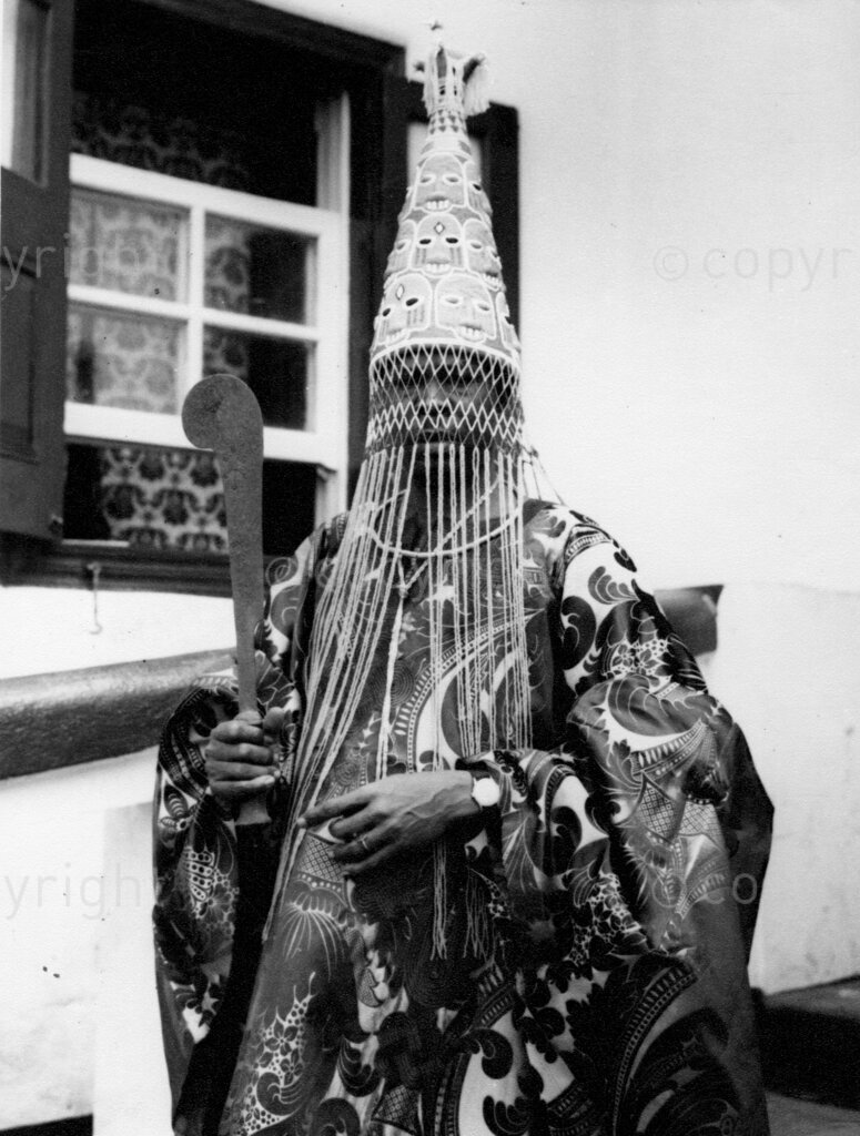 Meet the Owa of Ijeshaland – When the throne of Ijeshaland was vacant in 1963, the Prince, then aged 51, was the popular choice of the people. Even in the face of pressures of all descriptions in favour of a well-to-do Lagos based high-society prince, people of Ijeshalandd did not waver in their preference for Prince Agunlejika. In the end, the Government approved his selection and on Saturday, September 24 1966 the then Military Governor of the Western State, Major General Adeyinka Adebayo presented him with a staff of office and all Ijeshas hailed him as Owa Obokun.