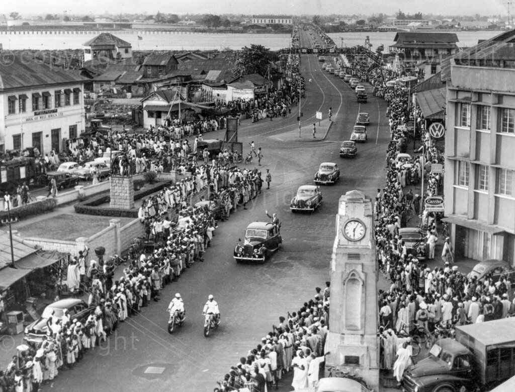 A Big Day For Our Big-Shots! – The Federal Prime Minister Sir Abubakar Tafawa Balewa and British Prime Minister Macmillan. A day to remember, a day of glory for Nigeria. Opening of the enlarged House Representatives coincided with arrival of British Prime Minister Macmillan. Lagos became the city of happy hearts.