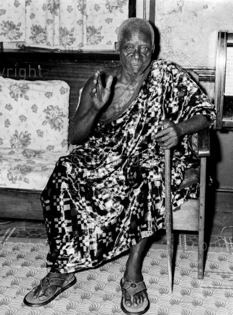 I Shall Die In Exile' says Nana Seniagya. Thirty-six years ago, a vigorous man of 50 was deported from the Gold Coast to Nigeria on a charge of desecrating the Golden Stool of Ashanti. Now the Ghana Government has withdrawn the exile order, but Nana Kwesi Seniagya prefers to stay where he is. 