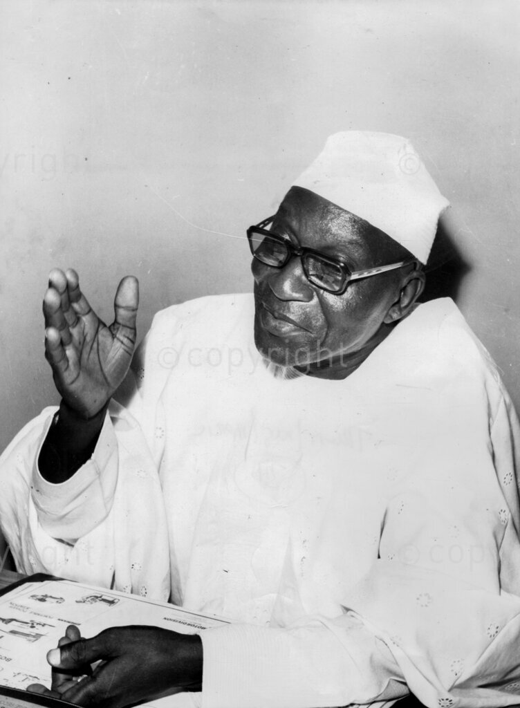 The battle for a palace. I think a dictator can rule Nigeria effectively, says Oba Oyekan. Prince Adeyinka Oyekan made a lot of money as a chemist and druggist. Then he staked a claim on the palace of Oba Adele II of Lagos. Thus began nine years of litigation in the courts, nine years which ended with him broke and defeated in London.