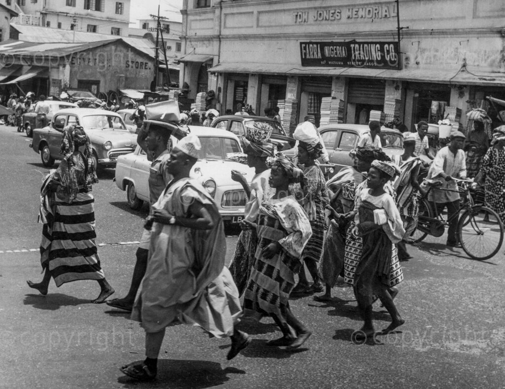 Nigeria Road Accident, people running.